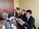 Grzegorz Orawiec - dyr. Departamentu Polityki Regionalnej oraz Dominik Zhang - asystent Marszałka Województwa Świętokrzyskiego 