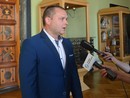 Na pytania przedstawicieli mediów odpowiada Adam Żebrowski, zastępca dyrektora DWEFS 