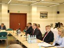 Przemysław Janiszewski - Z-ca Dyrektora Departamentu Wdrażania Europejskiego Funduszu Rozwoju Regionalnego UMWŚ podczas referowania prezentacji nt. stanu wdrażania RPOWŚ