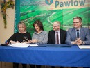 Podpisanie umowy na budowę punktu selektywnej zbiórki odpadów komunalnych w Brzeziu w gminie Pawłów