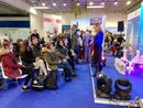 Młodzież na stoisku Polskiej Organizacji Turystycznej na Targach ITB w Berlinie