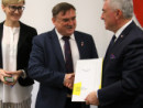 Na rozwój bazy sportowej i szkolnej w gminach Słupia Konecka i Stąporków