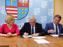 Podpisanie umowy o dofinasowanie projektu z Regionalnego Programu Operacyjnego Województwa Świętokrzyskiego 2014-2020 z Gminą Staszów 