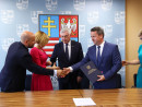 Podpisanie umowy o dofinasowanie projektu z Regionalnego Programu Operacyjnego Województwa Świętokrzyskiego 2014-2020 z Gminą Staszów 