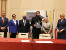 Marszałek Andrzej Bętkowski i Wicemarszałek Renata Janik podpisali umowy na  dofinansowanie 10 projektów RPO, z których skorzysta blisko 1100  mieszkańców regionu świętokrzyskiego.