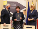Marszałek Andrzej Bętkowski i Wicemarszałek Renata Janik podpisali umowy na  dofinansowanie 10 projektów RPO, z których skorzysta blisko 1100  mieszkańców regionu świętokrzyskiego.