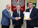 przekazanie-wójtowi-Solca-preumowy-na-dofinansowanie-termomodernizacji-w-gminie-1024x608