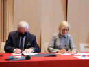 Uroczyste zawarcie umów na dofinansowanie projektów, dotyczących "cyfrowych" lekcji w świętokrzyskich szkołach.
