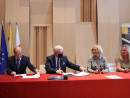 Uroczyste zawarcie umów na dofinansowanie projektów, dotyczących "cyfrowych" lekcji w świętokrzyskich szkołach.