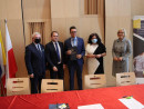 Uroczyste zawarcie umów na dofinansowanie projektów, dotyczących "cyfrowych" lekcji w świętokrzyskich szkołach.