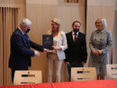 Uroczyste zawarcie umów na dofinansowanie projektów, dotyczących "cyfrowych" lekcji w świętokrzyskich szkołach.
