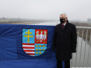 Marszalek Andrzej Betkowski na nowo otwartym moście