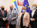 Marszałek Andrzej Bętkowski i Wicemarszałek Renata Janik podpisali umowy na dofinansowanie dwóch projektów RPOWŚ 2014 – 2020 dotyczących szkolnictwa zawodowego.