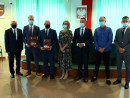 Uczestnicy podczas podpisania umowy 