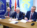 marszalek-Andrzej-Betkowski-podpisuje-umowe-na-dofinansowanie-projektu-komuinikacyjnego