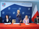 Spotkanie z przedstawicielami świętokrzyskich samorządów w sprawie pomocy dla uchodźców z Ukrainy.  