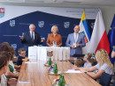 Wręczenie upominków w siedzibie Urzędu Marszałkowskiego w Kielcach