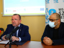 Wicemarszałek Marek Bogusławski i dyrektor szpitala Bartłomiej Stemplewski