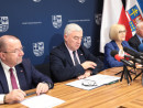 Zarząd Wojewodztwa Świętokrzyskiego podczas konferencji