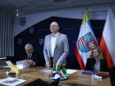 Mówi Jacek Sułek obok marszałek Andrzej Bętkowski 