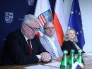 mówi marszałek Andrzej Bętkowski obok dyrektor Jacek Sułek 