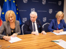 Umowy na „przedszkolne projekty podpisali dziś z wnioskodawcami marszalek Andrzej Betkowski wicemarszalek Renata Janik