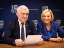 Umowy na „przedszkolne projekty podpisali dziś z wnioskodawcami marszalek Andrzej Betkowski wicemarszalek Renata Janik