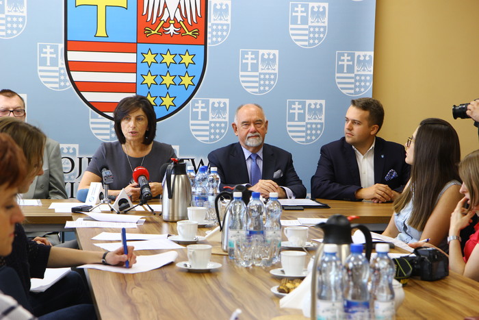 Konferencja prasowa dotycząca potrzeb i możliwości rozwoju teleopieki dla seniorów