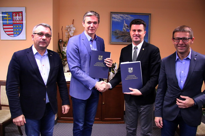 Podpisanie umowy na budowę ścieżki rowerowej