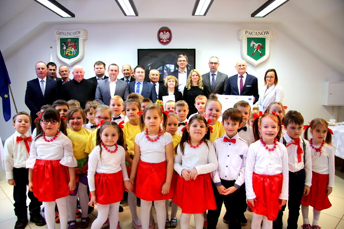 Wizyta Adama Jarubasa - marszałka województwa świętokrzyskiego w Samorządowym Przedszkolu w Pacanowie