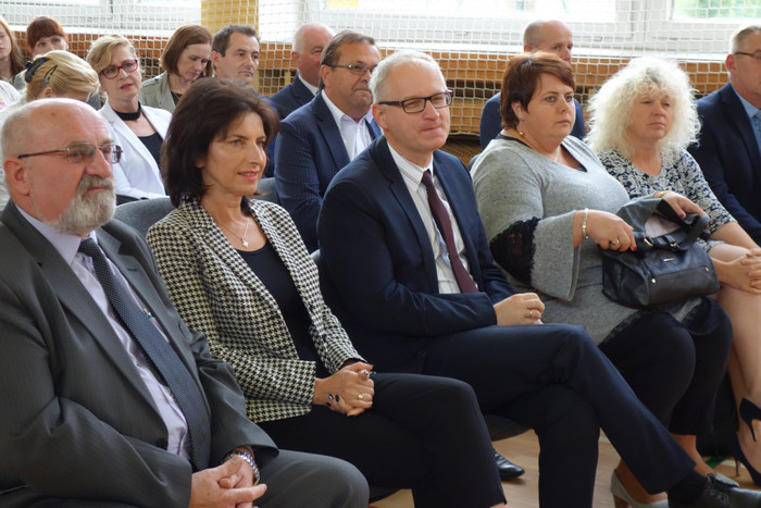 Szkoła w Chybicach po rozbudowie.