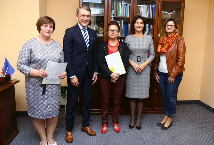Unijne wsparcie projektów z zakresu edukacji i pomocy osobom starszym