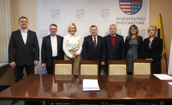 Umowy na świetlice środowiskowe oraz aktywizację zawodową i społeczną