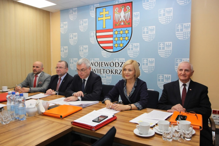 600 uczniów, 3 mln złotych – rusza kolejna edycja świętokrzyskich programów stypendialnych
