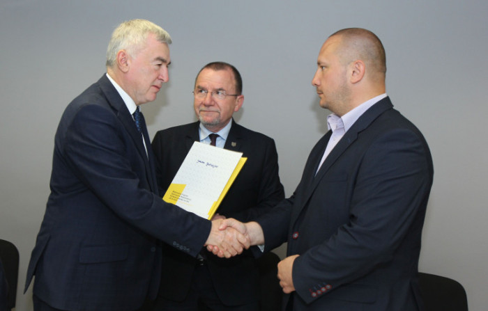 Szkoły z powiatów jędrzejowskiego i włoszczowskiego z unijnym wsparciem na infrastrukturę sportową i dydaktyczną
