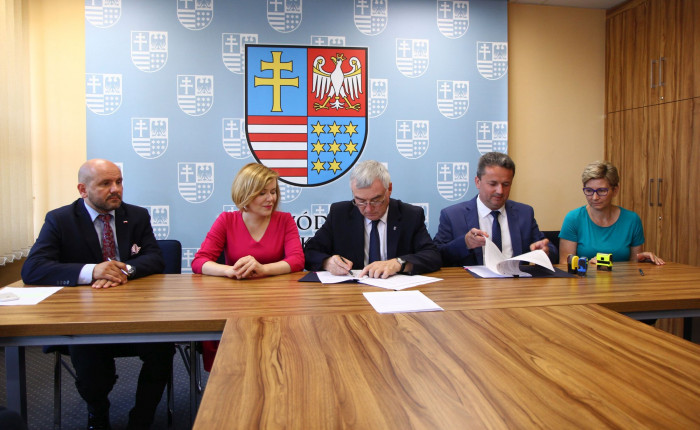 Podpisanie umowy o dofinasowanie projektu z Regionalnego Programu Operacyjnego Województwa Świętokrzyskiego 2014-2020 z Gminą Staszów 