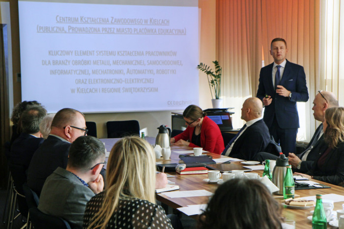 Zespół WRDS ds. szkolnictwa o perspektywach kształcenia zawodowego. Niebawem ruszy długo wyczekiwany ośrodek szkolenia praktycznego