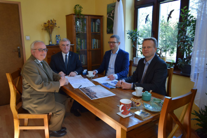 Umowa na budowę Ośrodka Edukacji Przyrodniczej w Umianowicach podpisana!