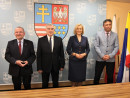 Zarząd Województwa zadecydował o dofinansowaniu ze środków Unii Europejskiej projektu własnego Województwa Świętokrzyskiego pn. „Stop wirusowi! Zapobieganie rozprzestrzeniania się COVID-19 w województwie świętokrzyskim”.