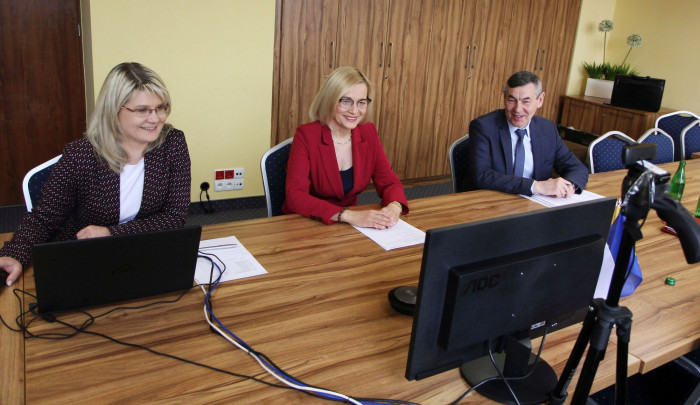 Nadzwyczajne pieniądze w nadzwyczajnej sytuacji – nowe środki na walkę z koronawirusem w woj. świętokrzyskim