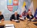 Konferencja prasowa dotyczyła aktualnych wyników we wdrażaniu części społecznej Regionalnego Programu Operacyjnego Woj. Świętokrzyskiego, m. in. pierwszego w kraju miejsca pod względem tempa wdrażania Programu. 
