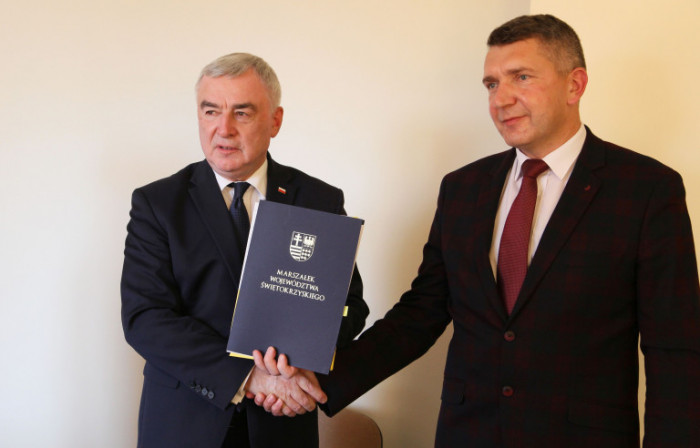 Podpisanie umowy Marszałek Bętkowski i wójt Tomasz Chaja