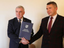 Podpisanie umowy Marszałek Bętkowski i wójt Tomasz Chaja