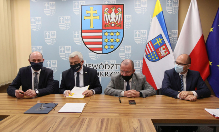 Podpisanie umowy na nowe energooszczedne oświetlenie 
