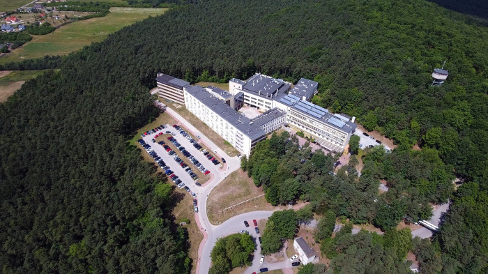 Widok z góry Wojewódzkiego Szpitala Specjalistycznego w Czerwonej Górze 