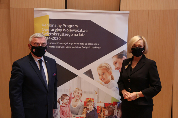 Marszałek Andrzej Bętkowski i Wicemarszałek Renata Janik podpisali umowy na dofinansowanie 5 projektów „przedszkolnych” RPOWŚ 2014 - 2020