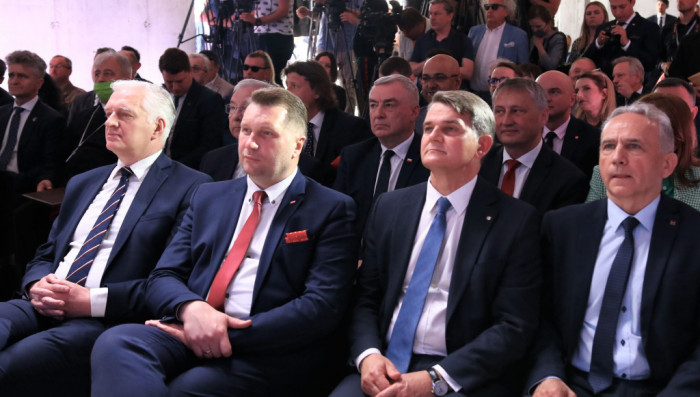 Na-pierwszym-planie-od-lewej-siedza-Jaroslaw-Gowin-Przemyslaw-Czarnek-Jacek-Semaniak-i-Zbigniew-Koruba.-Na-drugim-planie-Andrzej-Betkowski-i-Zbigniew-Koniusz