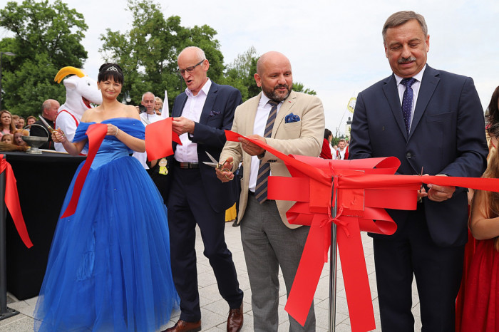 Radny-Marek-Strzala-posel-Mariusz-Gosek-burmistrz-Pacanowa-i-Dyrektor-Europejskiego-Centrum-Bajki-w-Pacanowie-