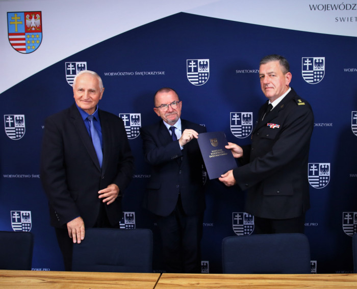 Marek Jońca Marek Boguslawski Grzegorz Karwat komendant Powiatowy Państwowej Straży Pozarnej w Pinczowie