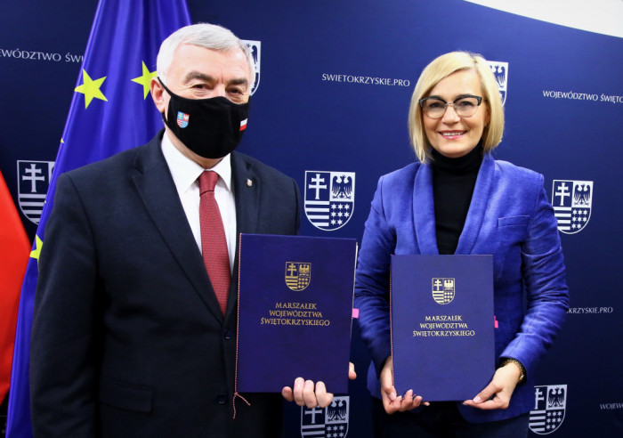 marszalek-i-wicemarszalek-po-podpisaniu-umowy